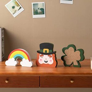 DEWBIN St Patricks Day Decorations, 3 Pieces Wood St Patricks Day Decor for The Home, Leprechaun, Clover, Rainbow Irish Table Decor, Happy St. Patrick's Day Sign Farmhouse Tiered Tray Decor