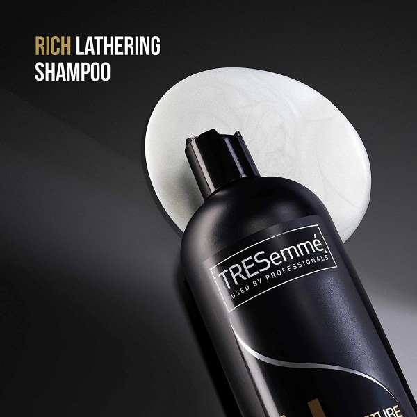 TRESemmé Moisturizing Shampoo - Image 2